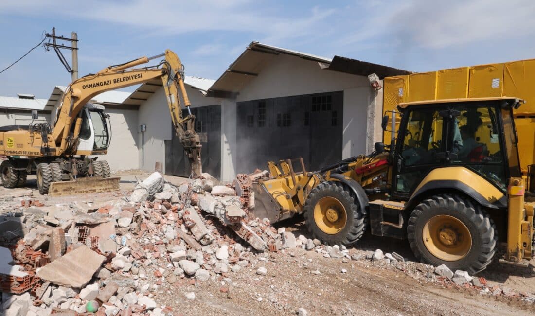 Osmangazi Belediyesi, ilçede ulaşım konforunu artırmaya yönelik çalışmalarını aralıksız sürdürürken,