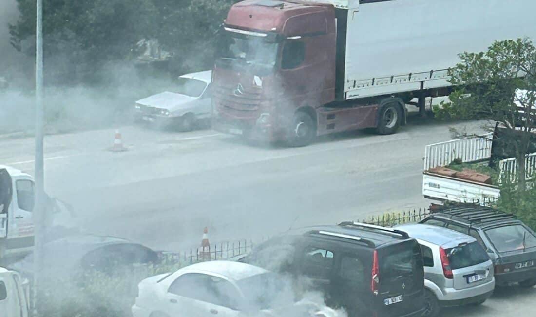 Bursa’nın Karacabey ilçesi Karacabey Devlet Hastanesi'nin otoparkında park halinde bulunan