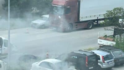 Bursa’nın Karacabey ilçesi Karacabey Devlet Hastanesi'nin otoparkında park halinde bulunan