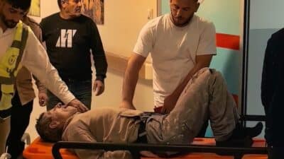 Bursa'nın İnegöl ilçesinde fabrika inşaatında duvardan düşen işçi ağır yaralandı.
