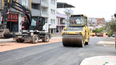 Osmangazi Belediyesi, ilçe genelinde ulaşım ve üstyapı çalışmalarını aralıksız sürdürüyor.