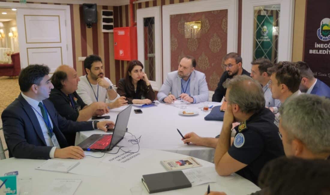 Bursa'da İnegöl Belediyesi ev sahipliğinde gerçekleştirilen İlçe Odaklı Afet Risk