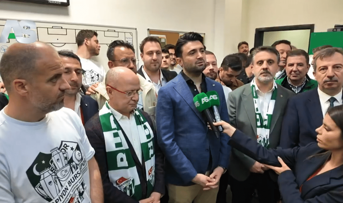 Şampiyonluk kupasının garantilenmesinin ardından soyunma odasına giren Bursaspor Başkanı Enes