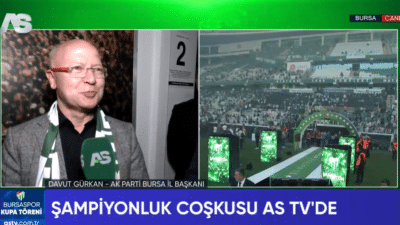 Bursaspor’un kupa törenine katılan AK Parti Bursa İl Başkanı Davud