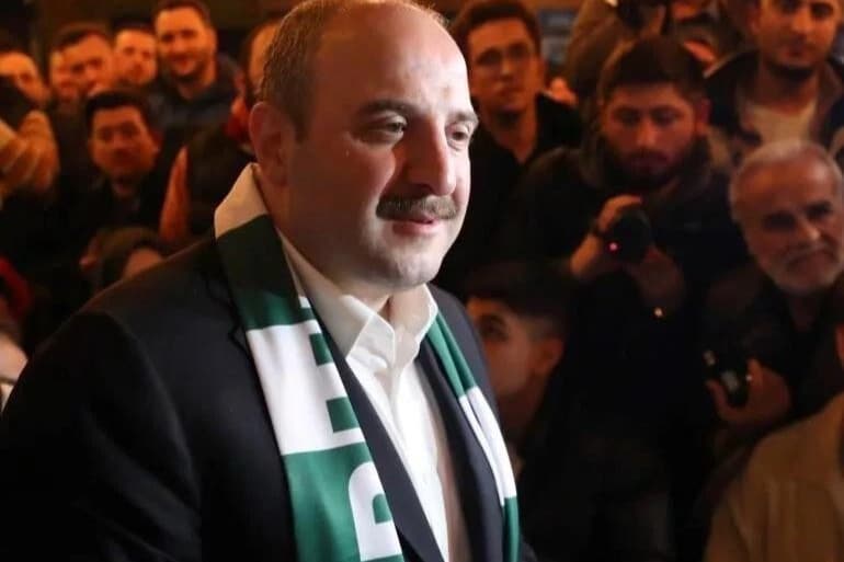 Bursaspor’un Ankara deplasmanından zaferle dönmesinin ardından konuşan Mustafa Varank, şampiyonluk