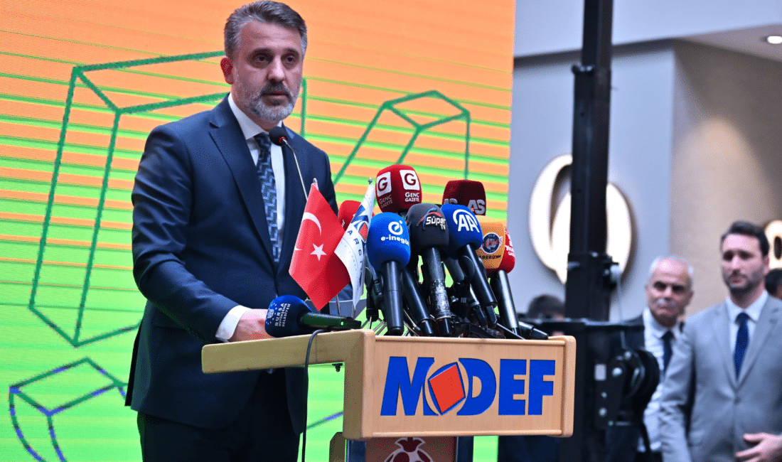 Bu yıl 54.’sü düzenlenen MODEF İnegöl Mobilya Fuarı’nın açılış törenine