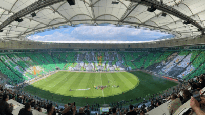 Bursaspor taraftarı, şampiyonluk maçında 40 bin kartonla hazırlanan dev koreografiyle