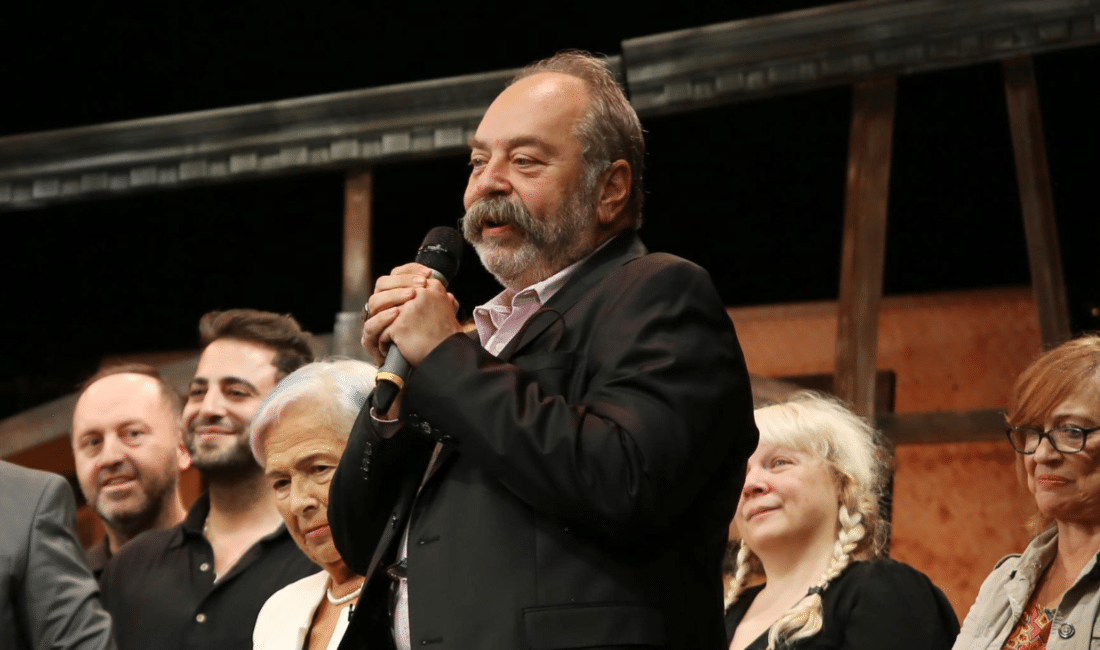 Bursa Büyükşehir Belediyesi Şehir Tiyatroları Genel Sanat Yönetmenliği görevinden ayrıldığını