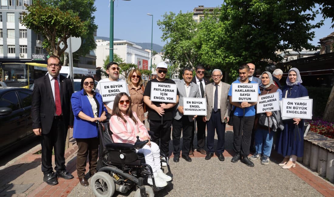 Bursa Valiliği ve Bursa Büyükşehir Belediyesi tarafından düzenlenen farkındalık yürüyüşünde,