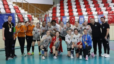 Kadınlar Hentbol Süper Ligi’nde şampiyon Bursa Büyükşehir Belediyespor oldu.