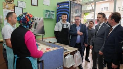 Bursa Büyükşehir Belediyesi Başkan Vekili Şahin Biba, Büyükşehir Belediyesi yöneticileriyle