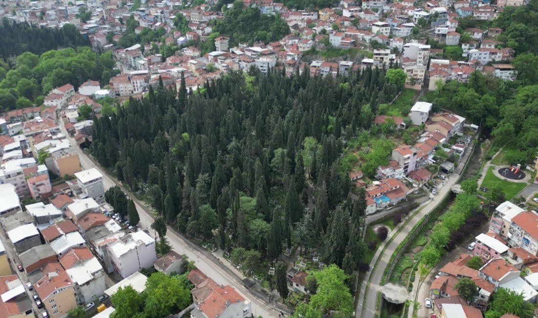 Bursa Büyükşehir Belediyesi, Kurban Bayramı öncesinde şehir genelindeki mezarlıklarda kapsamlı
