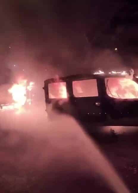 Bursa'da park halindeki iki araç alev alev yandı, olay yerine