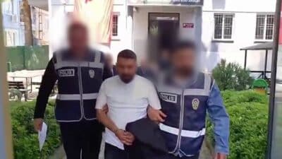 Bursa'da haklarında kesinleşmiş hapis cezası bulunan iki kişi, polis ekiplerinin