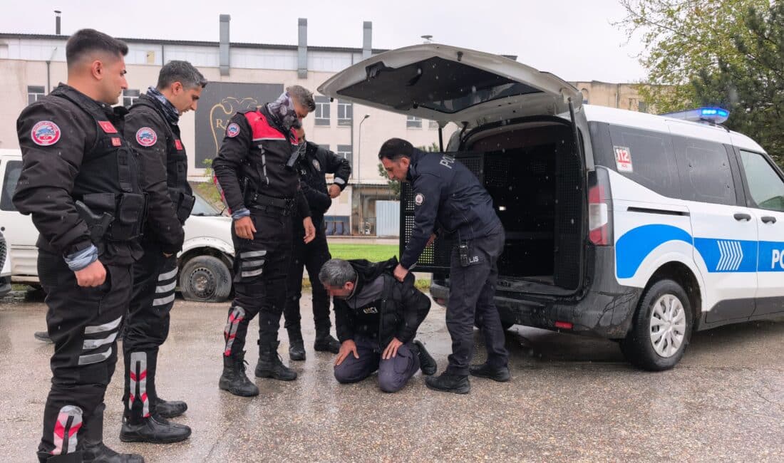 Bursa’nın İnegöl ilçesinde rutin trafik denetimi sırasında durdurulan motosiklet sürücüsü,