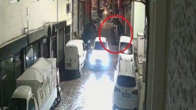 Bursa’nın Yıldırım ilçesinde iki şahıs, aralarında husumet bulunan Furkan B.’yi