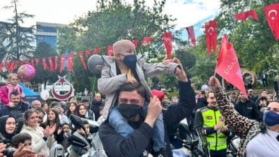 Bursa’nın Orhangazi ilçesinde lösemiyle mücadeleyi kazanan 4 yaşındaki Alparslan Hüroğlu