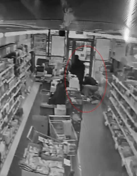 Bursa'nın Gürsu ilçesinde, bir süpermarkette kalp krizi geçiren vatandaşı dakikalarca
