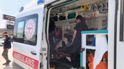 Bursa'nın İnegöl ilçesinde meydana gelen kazada minibüsle çarpışan motosikletteki baba