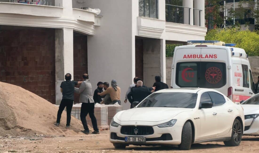 Bursa'nın İnegöl ilçesinde yapımı süren inşaatta işçiler arasında çıkan sopalı