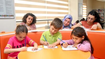 Osmangazi Belediyesi’nin düzenlediği "Hayatımın İlk Kütüphanesi Annem" etkinliği, anneler ve