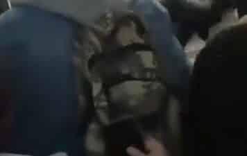 Bursa'da seyir halindeki otobüste iddiaya göre alkol tüketen yolcu ve
