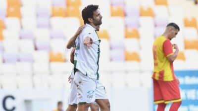 Bursaspor'un son iki sezondaki şampiyonluklarında başrol oynayan kaptan Muhammet Demir