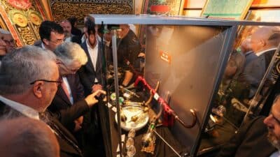 İslam dünyasının en kıymetli manevi miraslarını Bursalılarla buluşturan "Mukaddes Emanetler"