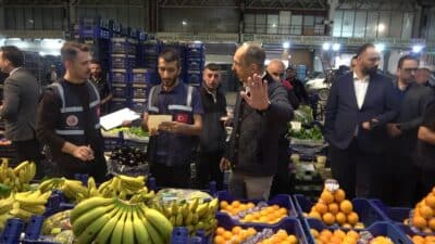 Bursa'da yaklaşan Kurban Bayramı öncesi marketten hale, otobüs terminalinden fırınlara