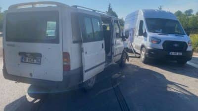  Bursa'nın İnegöl ilçesinde meydana gelen kazada 2 minibüs çarpıştı:
