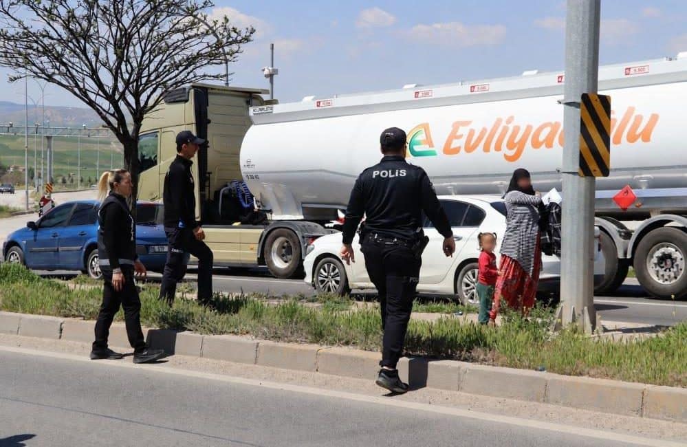 Toplumun yardımseverlik, acıma duygularını daha kolay ve çok etkilediğinden çocukları
