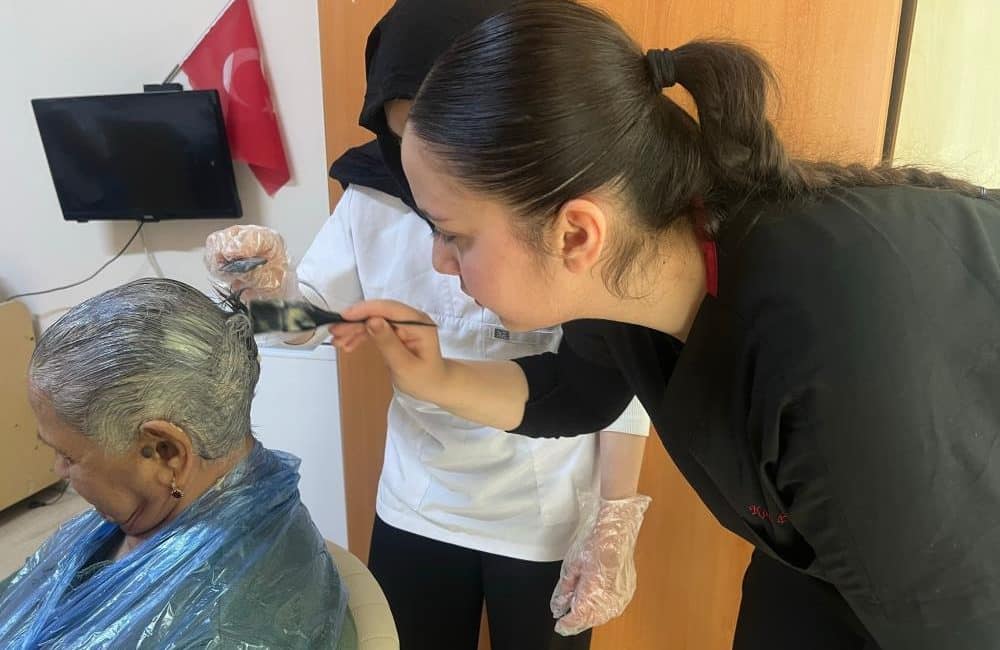 Bursa'da Faik Çelik Kız Mesleki ve Teknik Anadolu Lisesi Güzellik