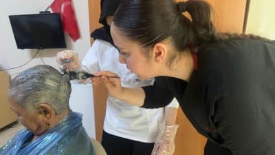 Bursa'da Faik Çelik Kız Mesleki ve Teknik Anadolu Lisesi Güzellik