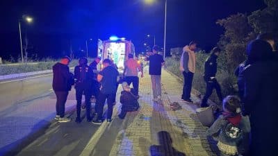 Bursa'nın İznik ilçesinde sürücüsünün kontrolünden çıkan otomobil tarlaya uçtu. Yaşanan